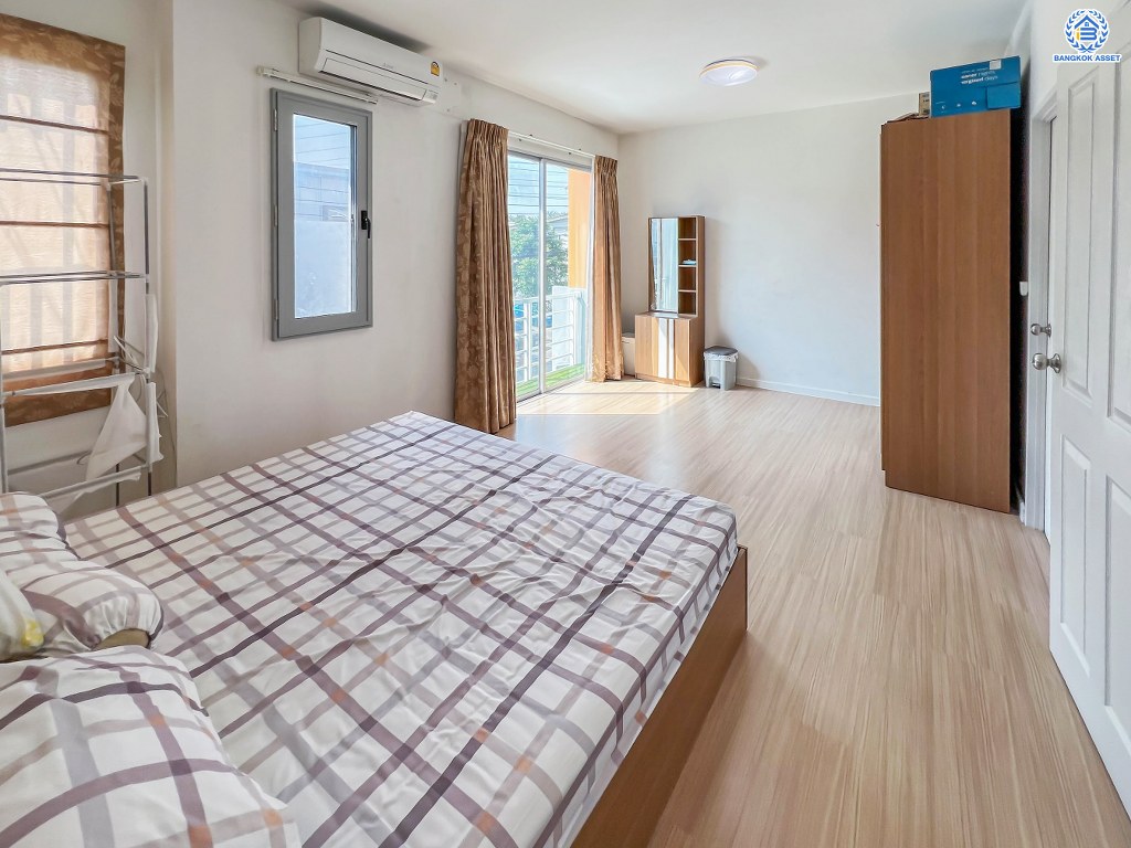 *****ทาวน์เฮ้าส์มือสอง โครงการ VILLETTE กาญจนาภิเษก เนื้อที่ 21 ตร.ว. ฟังก์ชัน 3 ห้องนอน 2 ห้องน้ำ 2 ที่จอดรถ บ้านสวยตกแต่งโมเดิร์นพร้อมอยู่ โครงการบนทำเลเดินทางสะดวก เชื่อมต่อถนนกาญจนาภิเษก ถนนเอกชัย ถนนบางบอน ใกล้รถไฟฟ้าสายสีน้ำเงิน "สถานีหลักสอง" และจุดขึ้นทางด่วน "ด่านพระราม2"